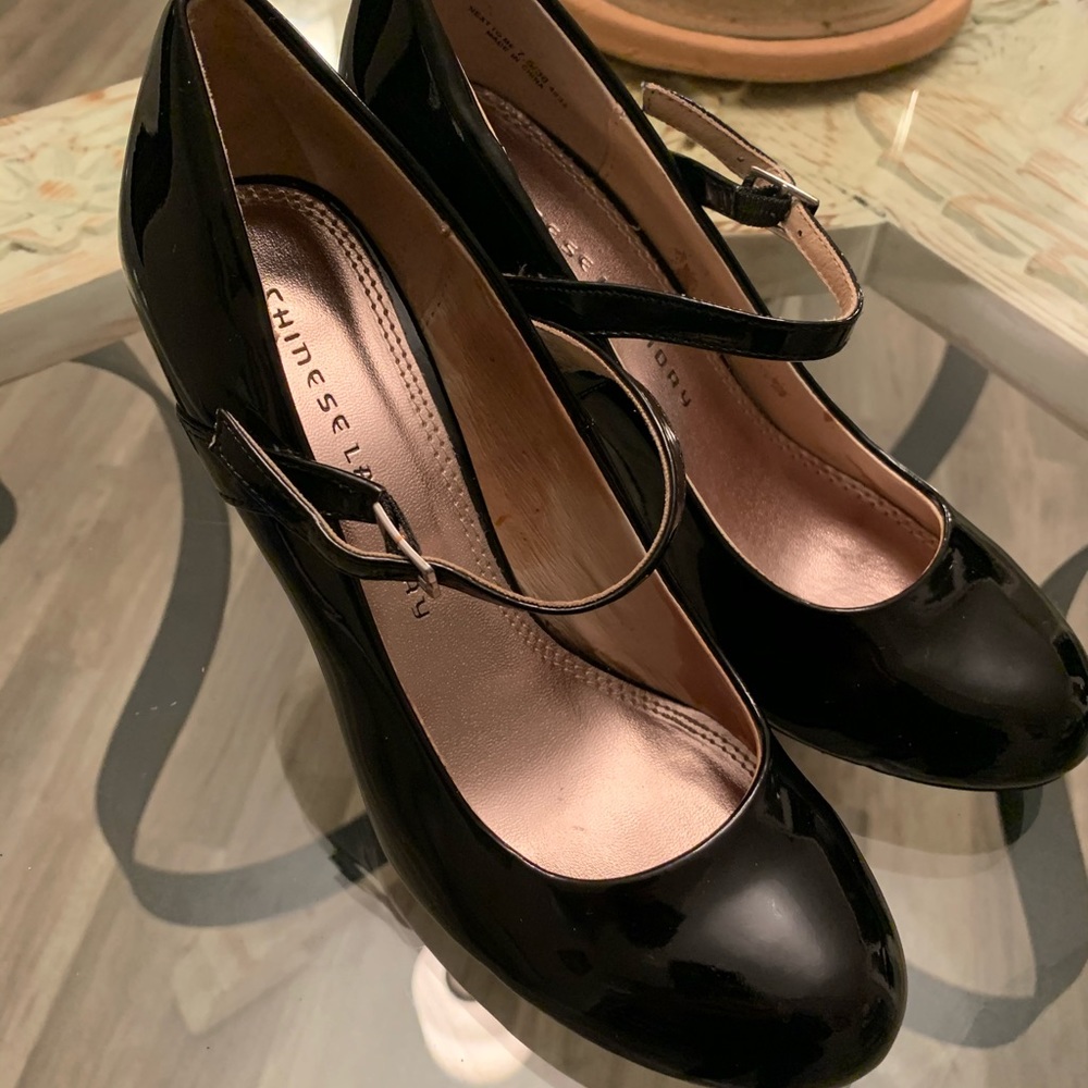 Chinese Laundry patent leather heel.